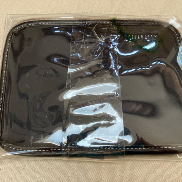 Never opened zip open case w/ manicure tools and MakeUp brushes. - Picture 2 of 3